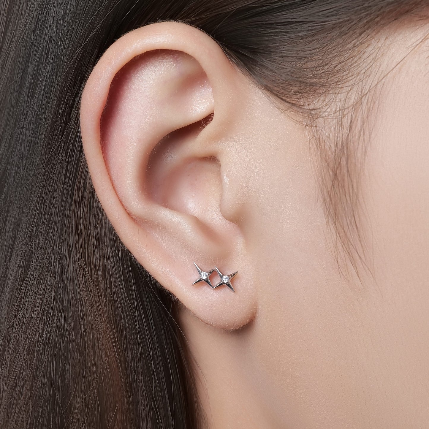 Limerencia 18G Titan-Körperschmuck, Innengewinde-Flachrücken-Ohrstecker für Tragus, Helix, Knorpel, Conch und Medusa, unisex, 1 Stück mit Kreuz-Zirkoniabesatz