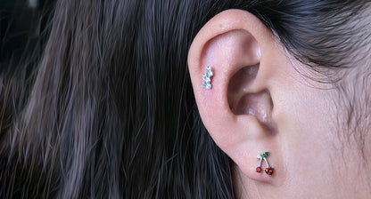 Limerencia Hypoallergene G23 Implantatqualität Titan Schraubverschluss Ohrringe Tragus 20G Helix F136 Piercingstecker für empfindliche Ohren Knorpel (rote Kirsche)