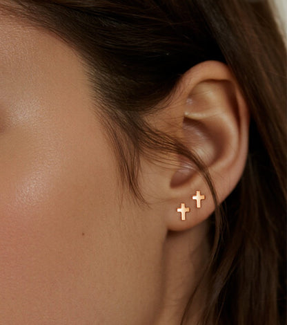 Pendientes de titanio Limerencia, pendientes hipoalergénicos para hombre y mujer con oídos sensibles, joyería minimalista, pendientes cruz planos para cartílago, diseño cruz