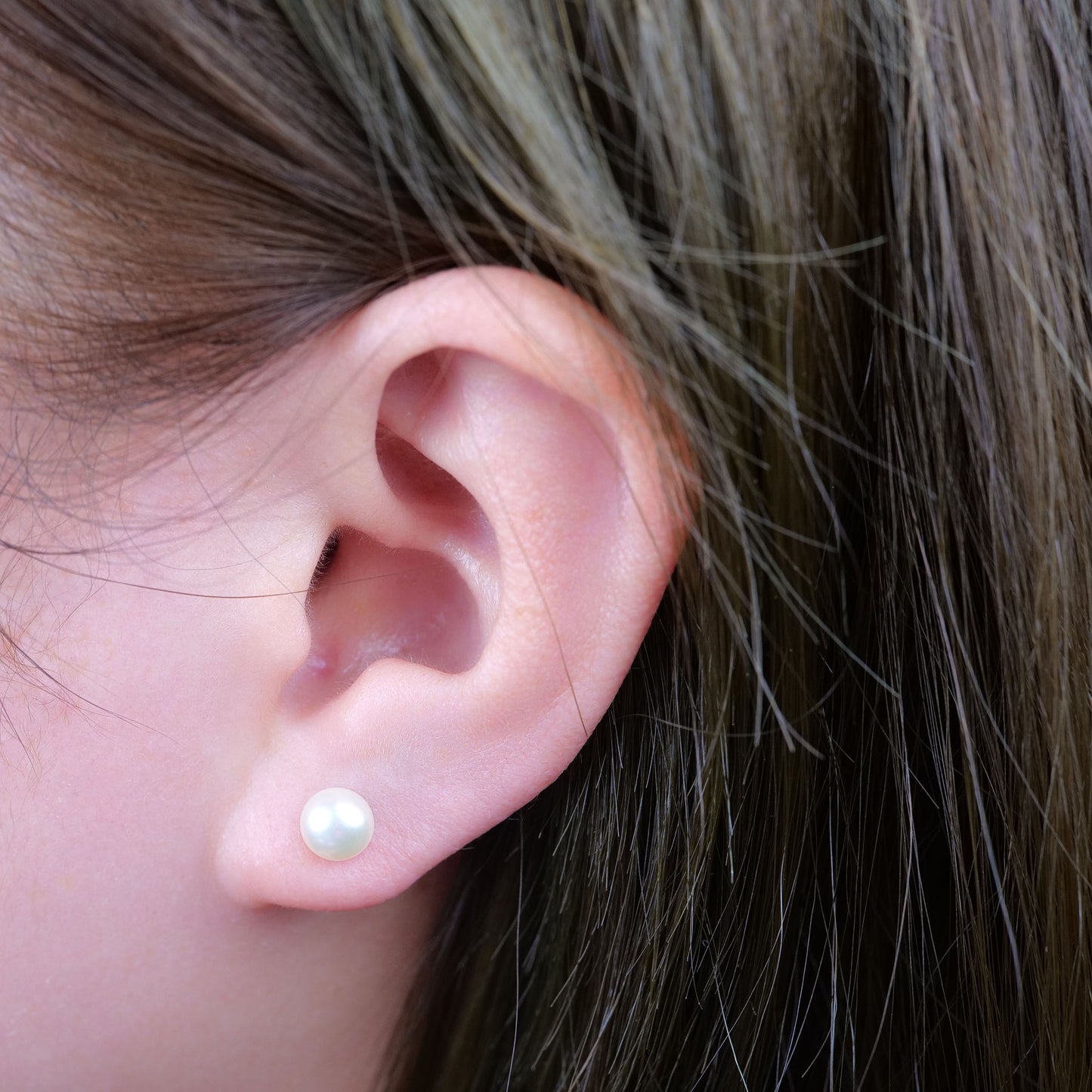 Pendientes de perlas cultivadas de agua dulce blancas seleccionadas a mano de titanio puro hipoalergénico Limerencia Studs G23 Piercing de grado implante