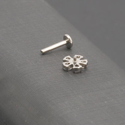 Limerencia F136 チタン 低アレルギー ボディピアス
18G 6mm/8mm/10mm トラガス・ヘリックス・コンク・軟骨・リップ対応
インプラントグレード 内ネジ式フラットバック フラワーモチーフ 1 個入り