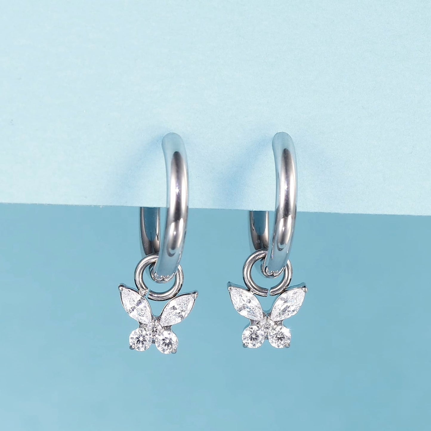 Orecchini huggie pendenti leggeri in titanio puro ipoallergenico Limerencia donna, stile barra verticale, croce, luna e fulmine, orecchini delicati con farfalla in zircone
