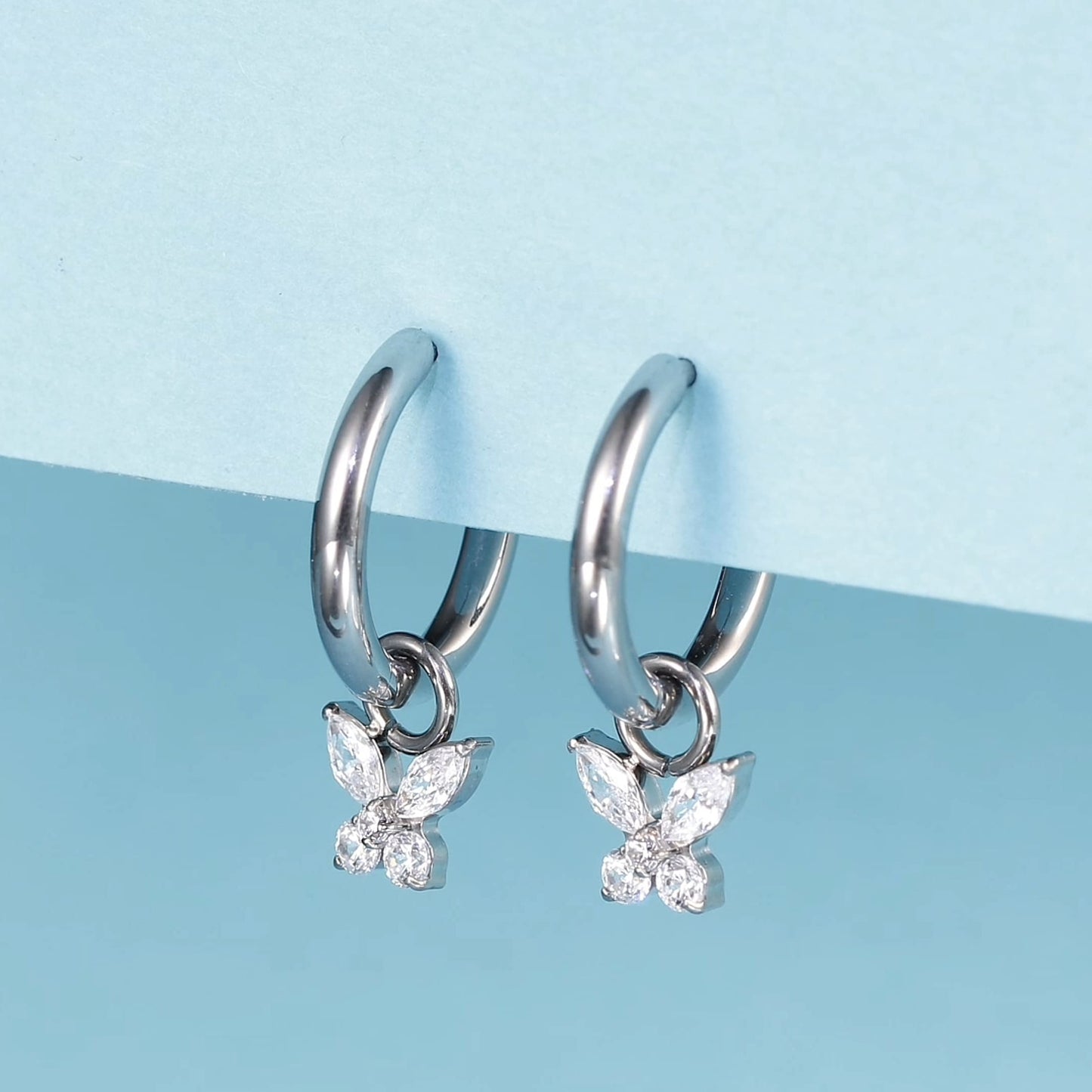 Orecchini huggie pendenti leggeri in titanio puro ipoallergenico Limerencia donna, stile barra verticale, croce, luna e fulmine, orecchini delicati con farfalla in zircone