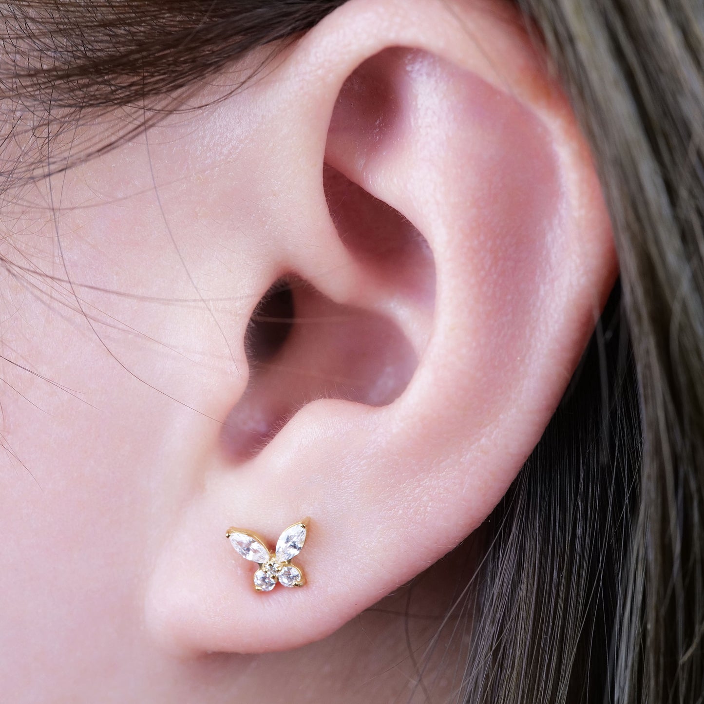 Limerencia Pendientes hipoalergénicos de titanio puro Mariposa delicada CZ G23 Piercing de grado de implante Joyería de moda para orejas sensibles