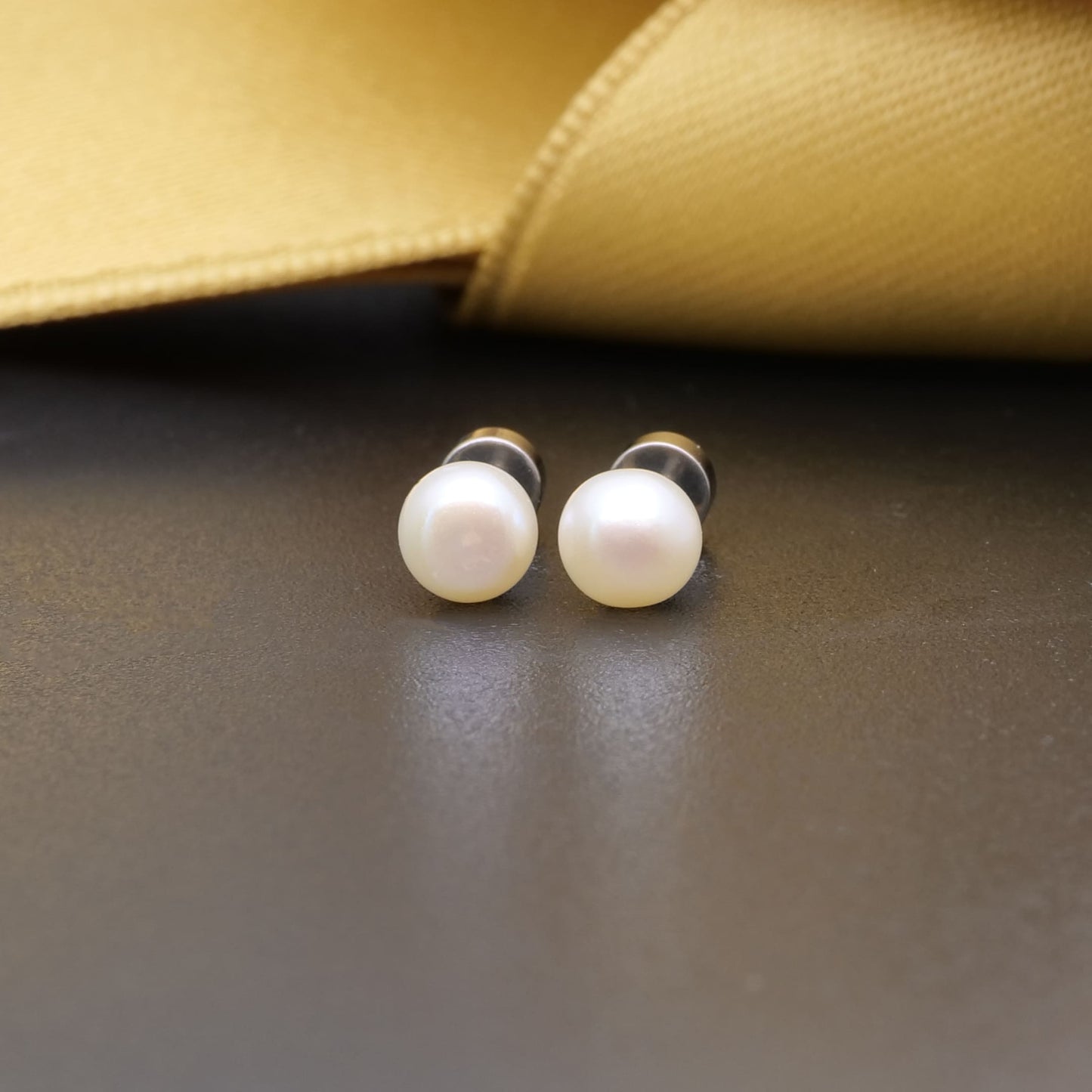 Limerencia Hypoallergenic G23 Implant Grade Titanium Screw Back Earrings Tragus 20G Helix F136 Piercing Post for Sensitive Ears Cartilage (5mm pearl)