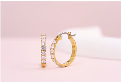 Luxury inlaid titanium hoop earrings
Exquisite circle gem titanium earrings