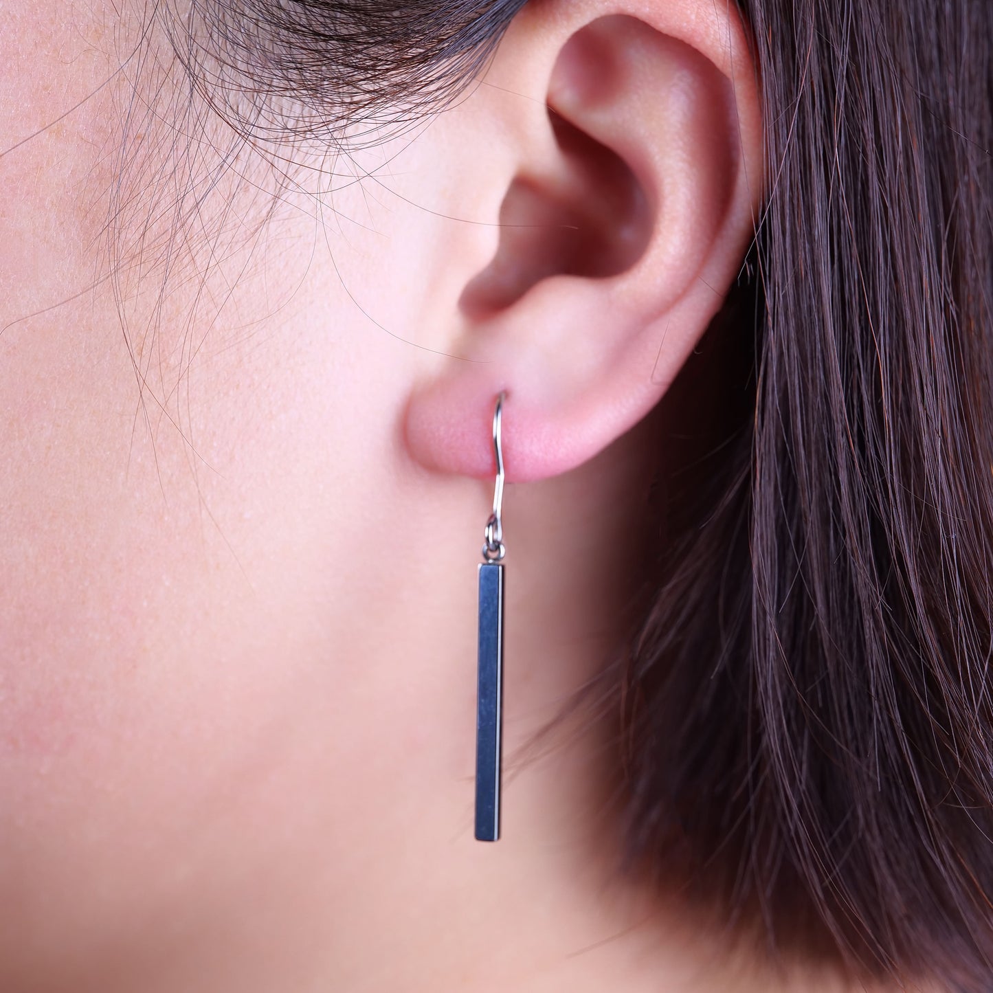 Orecchini pendenti a barra verticale in titanio puro Limerencia, orecchini leggeri ipoallergenici per orecchie sensibili donna (30mm, grigio lucido)