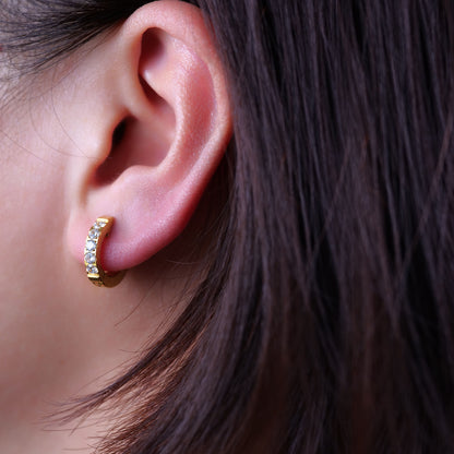 Limerencia hypoallergene Huggie-Creolen aus Implantat-Titan G23, mit 5A-Zirkonia besetzte Creolen aus reinem F136-Titan für Frauen mit empfindlichen Ohren