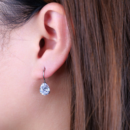 Boucles d'oreilles anneaux pendantes en titane pur hypoallergénique à zircon cubique Limerencia, boucles pendantes légères en forme de goutte d'eau à zircon cubique/opale pour femmes aux oreilles sensibles (Goutte d'eau, zircon cubique blanc)