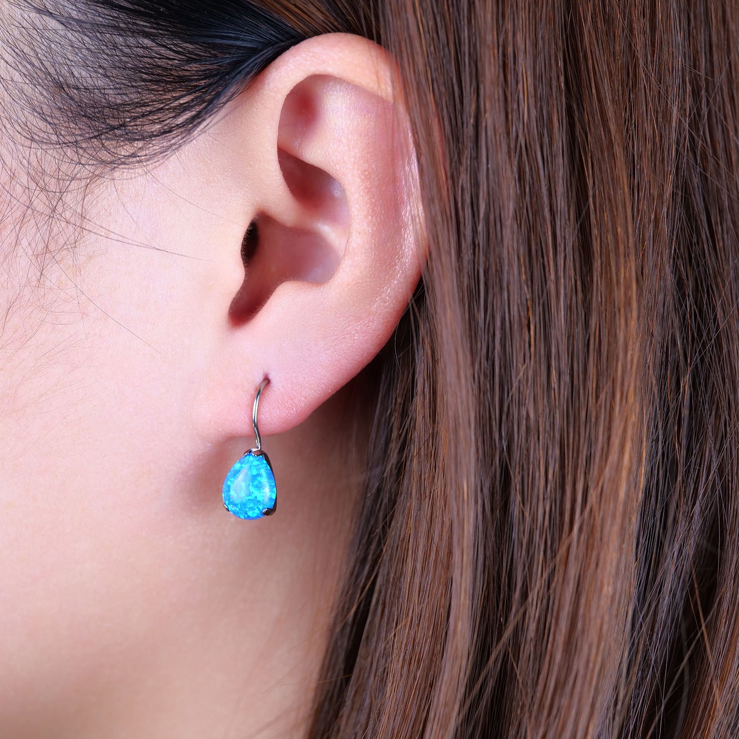 Boucles d'oreilles anneaux pendantes en titane pur hypoallergénique à zircon cubique Limerencia, boucles pendantes légères goutte d'eau en zircon cubique / opale pour femmes aux oreilles sensibles (Goutte d'eau, Opale bleue)