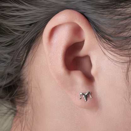 Limerencia F136 Reintitan Hypoallergen Implantatqualität Ohrstecker, G23 Kleine zierliche Zirkonia Ohrringe für empfindliche Ohren von Frauen (Kuhkopf)