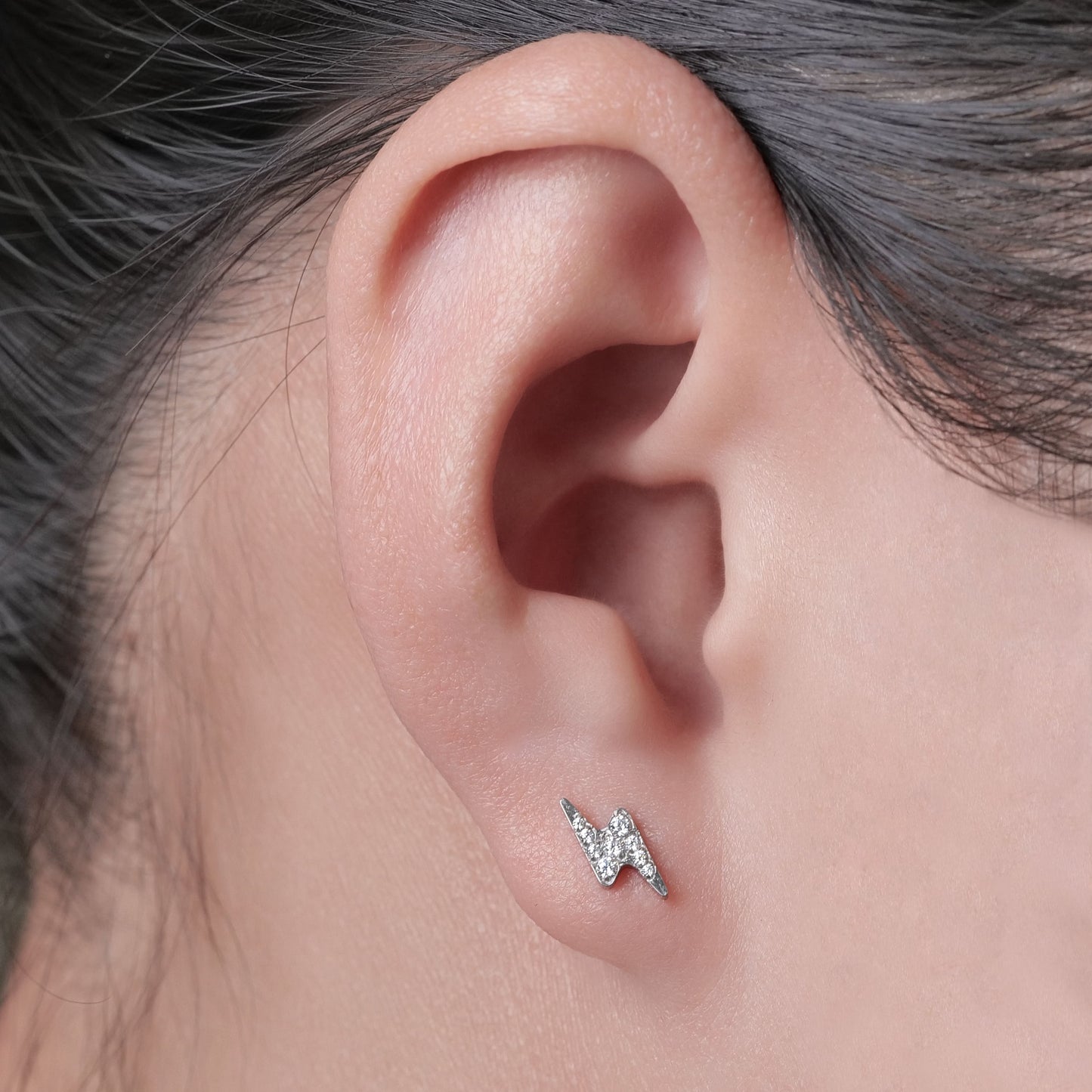 Limerencia Piercing Fulmine in Titanio ASTM F136 18G, Orecchino a Perno Retro Piatto con Filettatura Interna 6mm 8mm 10mm per Trago, Helix, Conchiglia, Cartilagine, Naso e Labbro – 1 Pezzo