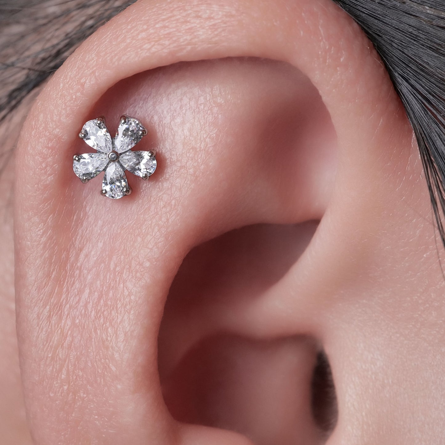 Limerencia Hipoalergénico G23 Titanio Grado Implante Pendientes de Rosca Tragus 20G Hélix F136 Poste de Perforación para Orejas Sensibles Cartílago (M2)