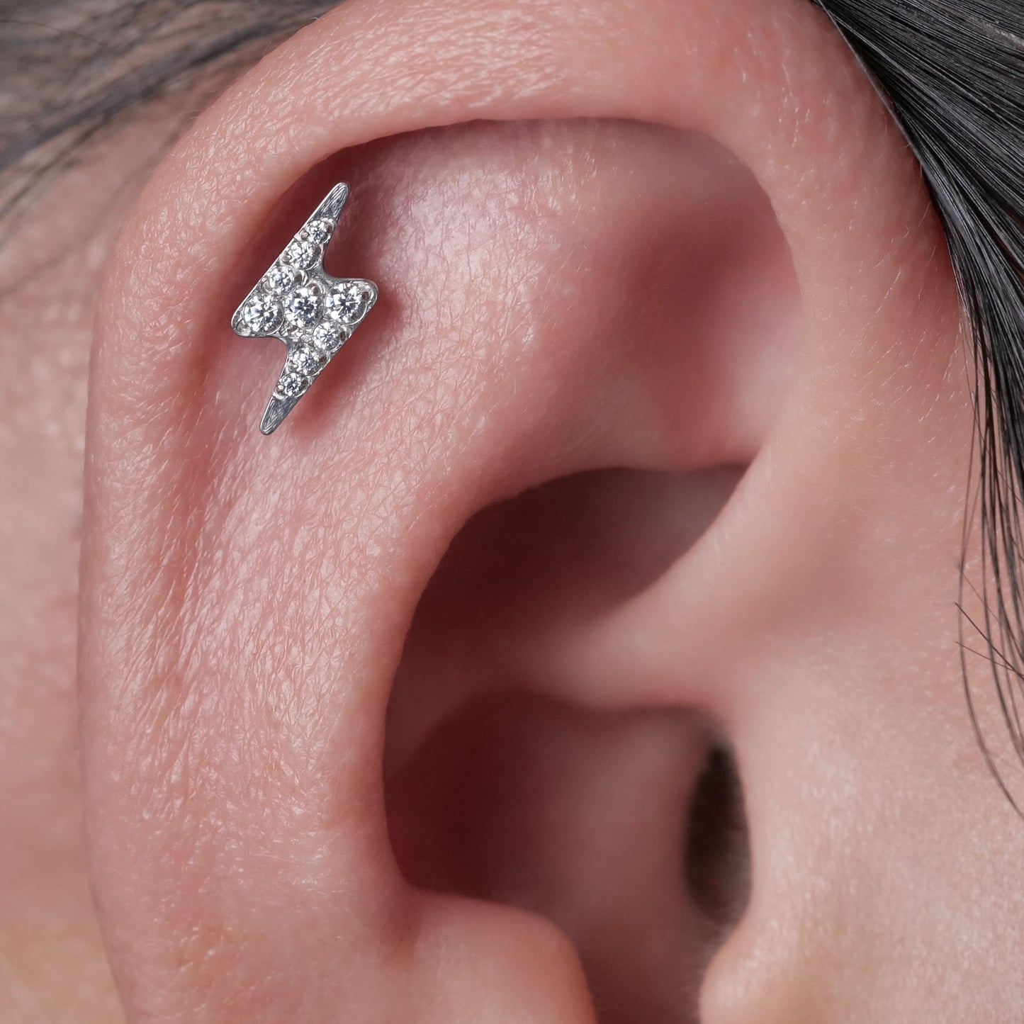 Limerencia Piercing Fulmine in Titanio ASTM F136 18G, Orecchino a Perno Retro Piatto con Filettatura Interna 6mm 8mm 10mm per Trago, Helix, Conchiglia, Cartilagine, Naso e Labbro – 1 Pezzo