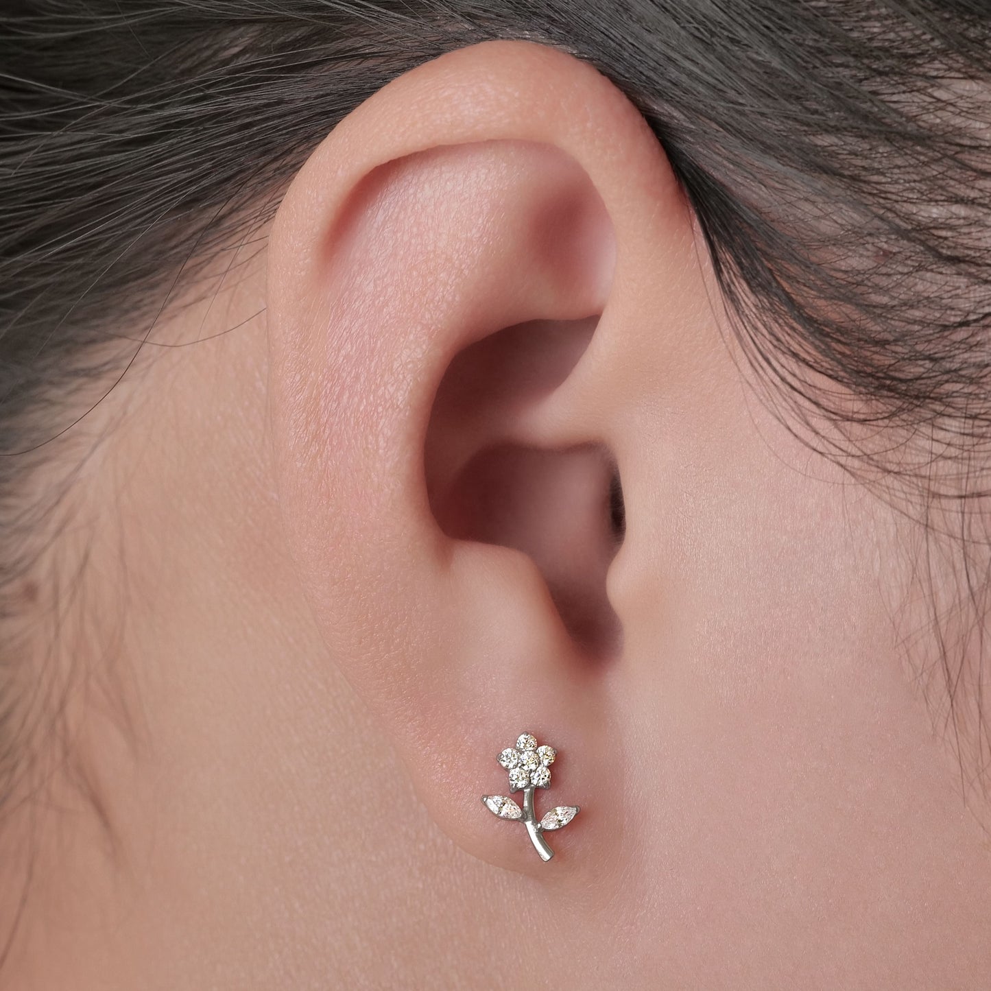 Limerencia Pendientes Hipoalergénicos de Titanio G23 Grado Implante con Cierre de Rosca Tragus 20G Hélice F136 Poste de Perforación para Orejas Sensibles Cartílago (flor)