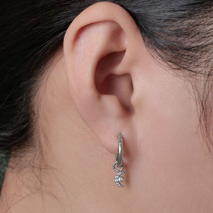 Limerencia Hypoallergene Ohrringe für Damen aus reinem Titan, leichte baumelnde Creolen, vertikaler Stab, Kreuz, Mond, Blitz, zierliche Ohrringe (Mond)