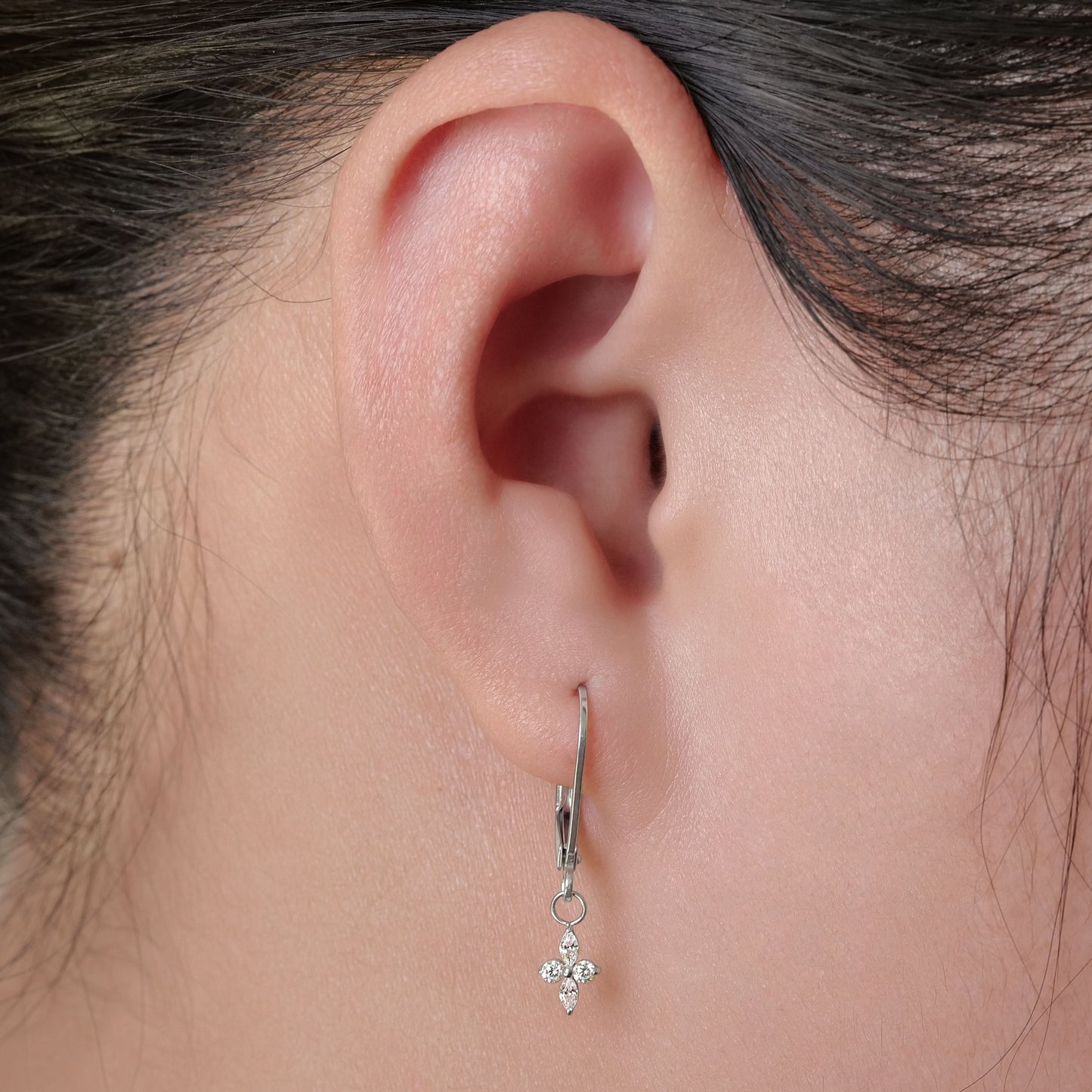 Orecchini pendenti a leva titanio G23 Limerencia, gioielli moda donna titanio F136 ipoallergenico, regalo / forma fiore
