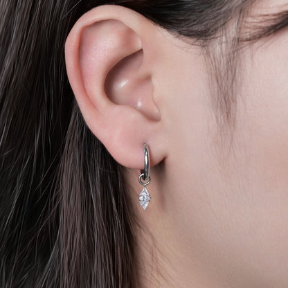 Orecchini huggie pendenti leggeri in titanio puro ipoallergenico Limerencia donna, modelli barra verticale, croce, luna e fulmine, orecchini delicati con zircone rombico
