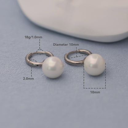 Limerencia Pendientes Hipoalergénicos de Titanio Puro con Postes Ligeros Colgantes Huggie para Mujer | Barra Vertical, Cruz, Luna, Rayo | Pendientes Delicados (Perla de 10 mm)