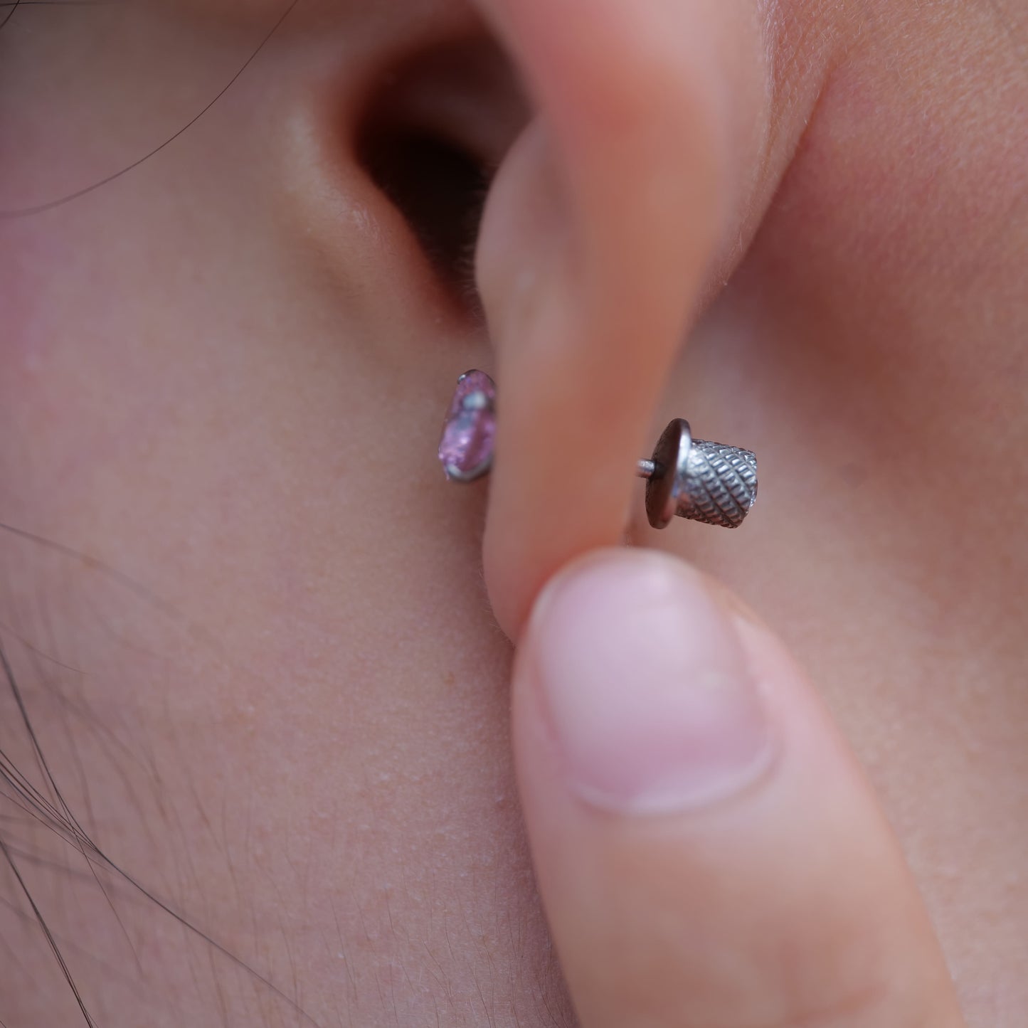 Orecchini a perno titanio G23 ipoallergenici Limerencia donna, zircone cubico 5A, chiusura a vite elica, piercing titanio medicale F136 per orecchie sensibili (colore verde)