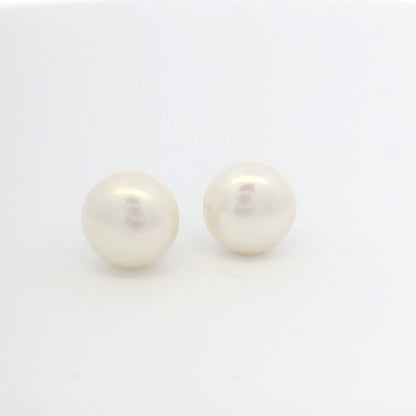 TitanHeart F136 Ohrstecker aus reinem, hypoallergenem Titan mit weißen Süßwasserzuchtperlen für Damen und Mädchen (5 mm)