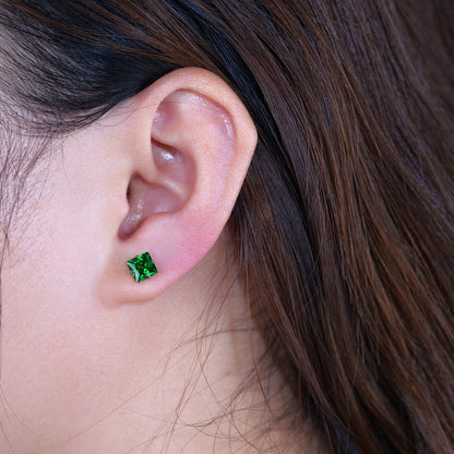 Orecchini Limerencia in titanio G23 ipoallergenico, titanio puro medicale F136, adatti a orecchie sensibili con cristalli pietra natale e zirconi simulati diamanti (Verde smeraldo)