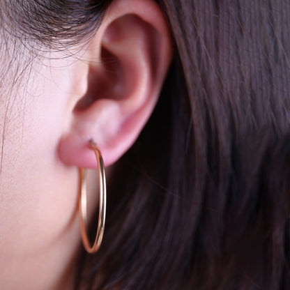 Limerencia Boucles d'oreilles anneaux ronds fins à corde torsadée en titane pur hypoallergéniques pour femmes (Anneau rond fin 30 mm, Or rose)
