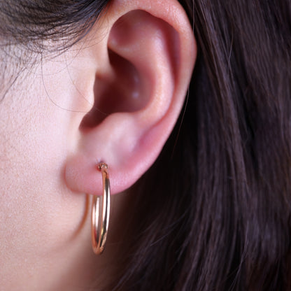 Premium implant grade titanium hoops
Everyday wear hypoallergenic titanium earrings