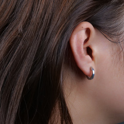 Limerencia Boucles d'oreilles anneaux huggie en titane pur G23 hypoallergéniques pour femmes aux oreilles sensibles (argenté)
